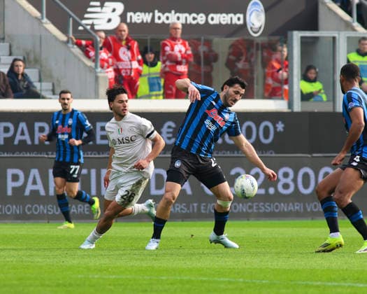 Atalanta BC v SSC Napoli - Serie A Sead Kolasinac of Atalanta BC battles for the ball with Antonio Vergara of SSC Napoli during the Atalanta BC vs SSC Napoli, 26th Serie A Enilive 2025-26 game at New Balance Arena in Bergamo, Italy, on February 22, 2026. Bergamo Italy  Copyright: xDavidexCasentinix originalFilename:casentini-atalanta260222_npfnL.jpg