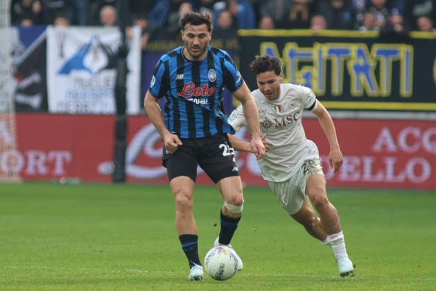 Atalanta BC v SSC Napoli - Serie A Sead Kolasinac of Atalanta BC competes for the ball with Antonio Vergara of SSC Napoli during the Atalanta BC vs SSC Napoli, 26th Serie A Enilive 2025-26 game at New Balance Arena in Bergamo, Italy, on February 22, 2026. Bergamo Italy  Copyright: xDavidexCasentinix originalFilename:casentini-atalanta260222_npBSy.jpg