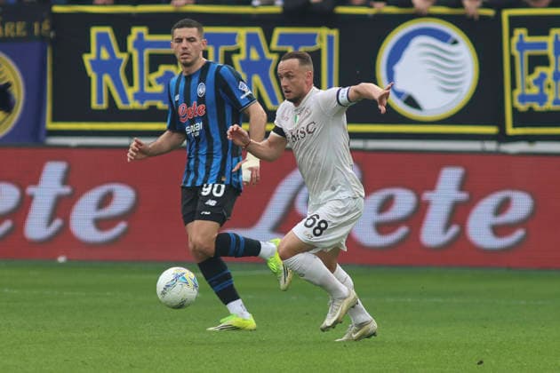 Atalanta BC v SSC Napoli - Serie A Stanislav Lobotka of SSC Napoli plays the ball during the Atalanta BC vs SSC Napoli, 26th Serie A Enilive 2025-26 game at New Balance Arena in Bergamo, Italy, on February 22, 2026. Bergamo Italy  Copyright: xDavidexCasentinix originalFilename:casentini-atalanta260222_npFnH.jpg