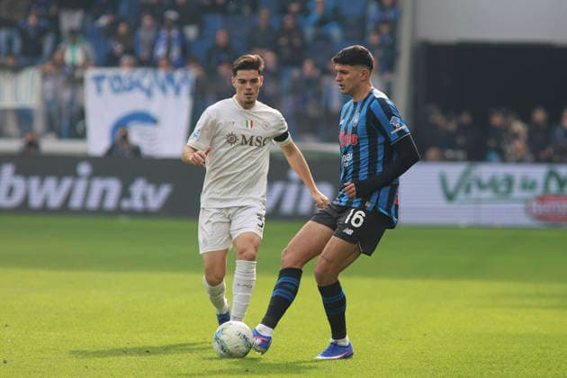 Atalanta BC v SSC Napoli - Serie A Raul Bellanova of Atalanta BC plays the ball during the Atalanta BC vs SSC Napoli, 26th Serie A Enilive 2025-26 game at New Balance Arena in Bergamo, Italy, on February 22, 2026. Bergamo Italy  Copyright: xDavidexCasentinix originalFilename:casentini-atalanta260222_nph8F.jpg