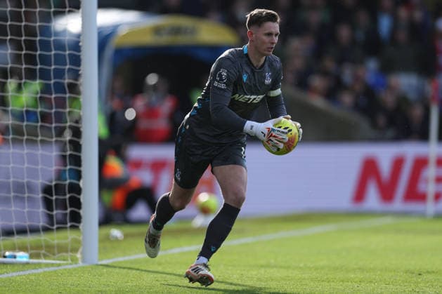 Crystal Palace v Wolverhampton Wanderers - Premier League Dean Henderson of Crystal Palace holds the ball during the Premier League match between Crystal Palace and Wolverhampton Wanderers at Selhurst Park in London, England, on February 22, 2026. London Greater London United Kingdom  Copyright: xMIxNewsx originalFilename:fletcher-crystalp260222_npfzS.jpg
