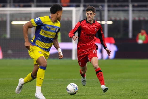 AC Milan vs Parma Calcio Italy, Milan, 2026 02 22: Sascha Britschgi, Christian Pulisic (AC Milan) attacks the penalty area in the first half during soccer game AC Milan vs Parma Calcio, Serie A Enilive 2025-2026 day 26 at San Siro Stadium Milan Lombardy Deutschland Copyright: xFabrizioxAndreaxBertanix