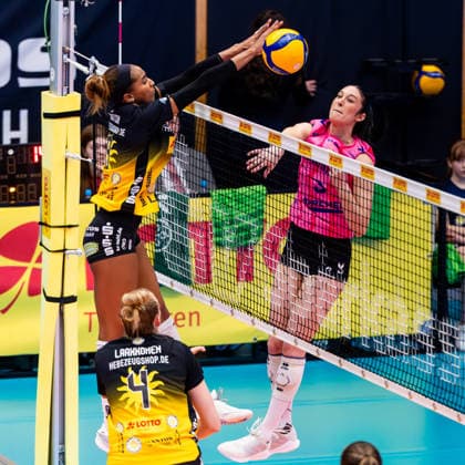 22 02 2026, GER, Volleyball, Women, Season 25 26, ZOI DVV Pokal, Semifinal, VfB 91 Suhl Lotto Thueringen Allianz MTV Stuttgart Sanaa Dotson VfB 91 Suhl Lotto Thueringen , Jasmine Gross Allianz MTV Stuttgart 98527 Suhl Sporthalle Wolfsgrube Thüringen Germany