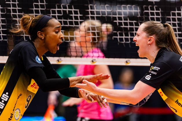 22 02 2026, GER, Volleyball, Women, Season 25 26, ZOI DVV Pokal, Semifinal, VfB 91 Suhl Lotto Thueringen Allianz MTV Stuttgart Sanaa Dotson VfB 91 Suhl Lotto Thueringen , Lara Nagels VfB 91 Suhl Lotto Thueringen 98527 Suhl Sporthalle Wolfsgrube Thüringen Germany