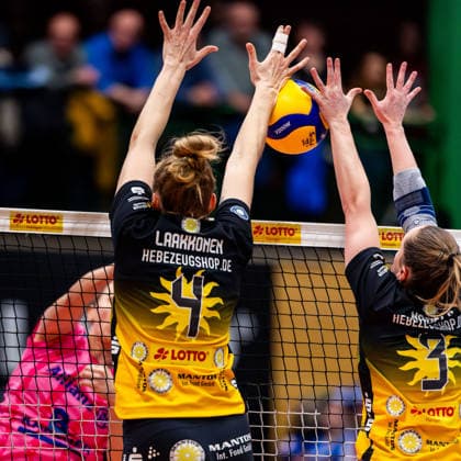 22 02 2026, GER, Volleyball, Women, Season 25 26, ZOI DVV Pokal, Semifinal, VfB 91 Suhl Lotto Thueringen Allianz MTV Stuttgart Eleanor Joyce Holthaus Allianz MTV Stuttgart , Roosa Laakkonen VfB 91 Suhl Lotto Thueringen , Lara Nagels VfB 91 Suhl Lotto Thueringen 98527 Suhl Sporthalle Wolfsgrube Thüringen Germany