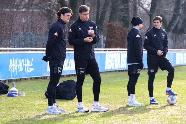 DEU, DFL, 2 FBL Hertha BSC, Training, 23 02 2026, Sportforum, Berlin, DEU, DFL, 2 FBL Hertha BSC, Training, in the picture Fabian Reese Hertha BSC Berlin 11 , Tjark Ernst Hertha BSC Berlin 1 , Michal Karbownik Hertha BSC Berlin 33 , Josip Brekalo Hertha BSC Berlin 7 DFL regulations prohibit any use of Photographs as image sequences and or quasi video nordphotoxGmbHx xEngler nph00076