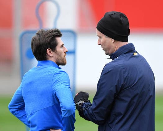 23 02 2026, xophax, Football , UEFA Champions League , 2025 2026 , Bayer Leverkusen training before the match against Olympiakos Piraeus Jonas Hofmann and coach Kasper Hjulmand, right Bayer Leverkusen Leverkusen