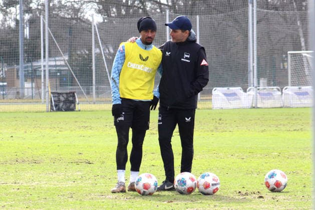 DEU, DFL, 2 FBL Hertha BSC, Training, 23 02 2026, Sportforum, Berlin, DEU, DFL, 2 FBL Hertha BSC, Training, im Bild Cheftrainer Stefan Leitl Hertha BSC Berlin , Jeremy Dudziak Hertha BSC Berlin 28 DFL regulations prohibit any use of Photographs as image sequences and or quasi video nordphotoxGmbHx xEngler nph00076