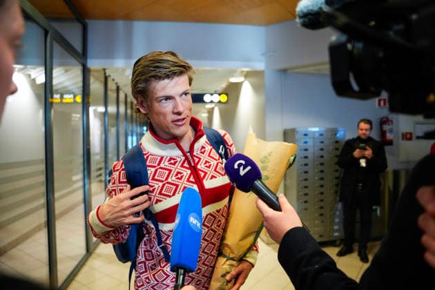 Johannes Hosflot Klaebo lander pa Vaernes lufthavn Stjordal 20260223. Johannes Hosflot Klaebo tilbake pa norsk jord med sine 6 olympiske gullmedaljer etter OL i Italia. Foto: Ole Martin Wold NTB Stjordal Norge EDITORIAL USE ONLY. RESTRICTED USE FOR BETTING COMPANIES Ref:_SPOu-iWXT_6Rkc.jpg *** Johannes Hosflot Klaebo lands at Vaernes Airport Stjordal 20260223 Johannes Hosflot Klaebo back on Norwegian soil with his 6 Olympic gold medals after the Olympics in Italy Photo Ole Martin Wold NTB Stjordal Norway EDITORIAL USE ONLY RESTRICTED USE FOR BETTING COMPANIES  Copyright: xOlexMartinxWoldx xNTBx