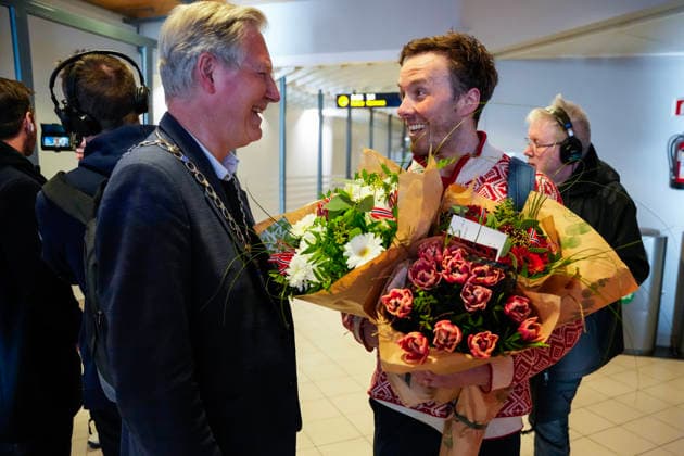 Johannes Hosflot Klaebo lander pa Vaernes lufthavn Stjordal 20260223. Emil Iversen og fungerende ordforer i Trondheim Erling Moe pa Vaernes lufthavn etter OL i Italia. Foto: Ole Martin Wold NTB Stjordal Norge EDITORIAL USE ONLY. RESTRICTED USE FOR BETTING COMPANIES Ref:_SPOaKW7Zxhzons.jpg *** Johannes Hosflot Klaebo lands at Vaernes Airport Stjordal 20260223 Emil Iversen and acting mayor of Trondheim Erling Moe at Vaernes Airport after the Olympics in Italy Photo Ole Martin Wold NTB Stjordal Norway EDITORIAL USE ONLY RESTRICTED USE FOR BETTING COMPANIES  Copyright: xOlexMartinxWoldx xNTBx