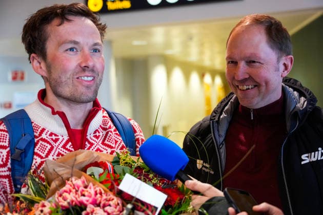 Johannes Hosflot Klaebo lander pa Vaernes. Stjordal 20260223. Emil Iversen (t.v.) og Estil Frode (t.h.) pa Vaernes lufthavn etter deres ankomst fra OL i Italia. Foto: Ole Martin Wold NTB Stjordal Norge EDITORIAL USE ONLY. RESTRICTED USE FOR BETTING COMPANIES Ref:_SPOJAopNG5585Y.jpg *** Johannes Hosflot Klaebo lands at Vaernes Stjordal 20260223 Emil Iversen left and Estil Frode right at Vaernes Airport after their arrival from the Olympics in Italy Photo Ole Martin Wold NTB Stjordal Norway EDITORIAL USE ONLY RESTRICTED USE FOR BETTING COMPANIES  Copyright: xOlexMartinxWoldx xNTBx