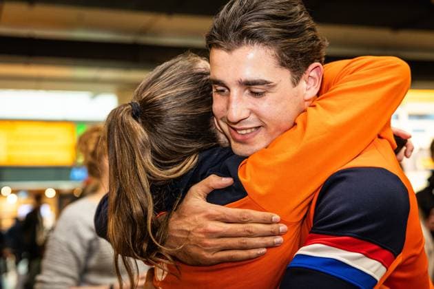 SCHIPHOL - Jenning de Boo is welcomed at Schiphol Airport after the Winter Olympics in Milan and Cortina. DINGENA MOL ANP netherlands out - belgium out Schiphol xVIxxIVx 551568302 originalFilename: 551568302.jpg