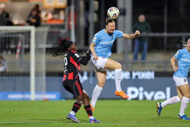 Nicole Anyomi Eintracht Frankfurt and Julia Stierli SC Freiburg battle for the ball, Google Pixel Frauen Bundesliga, Eintracht Frankfurt v SC Freiburg, Stadion am Brentanobad, February 23, 2026 in Frankfurt, Germany Photo by Marco Steinbrenner DeFodi Images Nicole Anyomi Eintracht Frankfurt and Julia Stierli SC Freiburg battle for the ball, Google Pixel Womens Bundesliga, Eintracht Frankfurt v SC Freiburg, Stadion am Brentanobad, February 23, 2026 in Frankfurt, Germany Photo by Marco Steinbrenner DeFodi Images DFB DFL REGULATIONS PROHIBIT ANY USE OF PHOTOGRAPHS AS IMAGE SEQUENCES AND OR QUASI VIDEO