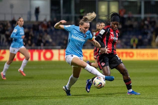 23 02 2026, xhfmx, Fußball Google Pixel Frauen Bundesliga, Eintracht Frankfurt SC Freiburg v l Lisa Karl SC Freiburg Frauen im Zweikampf mit Nicole Anyomi Eintracht Frankfurt Frauen DFL DFB REGULATIONS PROHIBIT ANY USE OF PHOTOGRAPHS as IMAGE SEQUENCES and or QUASI VIDEO Frankfurt am Main