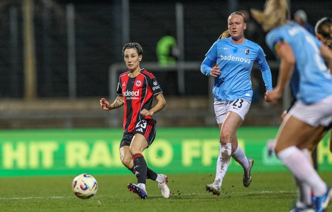 GER, Frankfurt, Eintracht Frankfurt vs SC Freiburg, Google Pixel Bundesliga, Football, DFB, Season 2025 2026, Stadion am Brentanobad, 19 Matchday in picture f l Sara Doorsoun Eintracht Frankfurt Women 23 , Luca Birkholz SC Freiburg Women 23 DFB DFL REGULATIONS PROHIBIT ANY USE OF PHOTOGRAPHS AS IMAGE SEQUENCES AND OR QUASI VIDEO, 23 02 2026 Copyright: HMBxMedia HendrikxHamelau