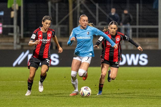 23 02 2026, xhfmx, Soccer Google Pixel Women Bundesliga, Eintracht Frankfurt SC Freiburg v l Sara Doorsoun Eintracht Frankfurt Women , Tessa Blumenberg SC Freiburg Women , Ereleta Memeti Eintracht Frankfurt Women DFL DFB REGULATIONS PROHIBIT ANY USE OF PHOTOGRAPHS as IMAGE SEQUENCES and or QUASI VIDEO Frankfurt am Main