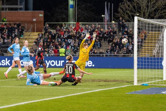 23 02 2026, xhfmx, Fußball Google Pixel Frauen Bundesliga, Eintracht Frankfurt SC Freiburg Laura Freigang Eintracht Frankfurt Frauen scores the 1 0 goal against Freiburg, Goal DFL DFB REGULATIONS PROHIBIT ANY USE OF PHOTOGRAPHS as IMAGE SEQUENCES and or QUASI VIDEO Frankfurt am Main