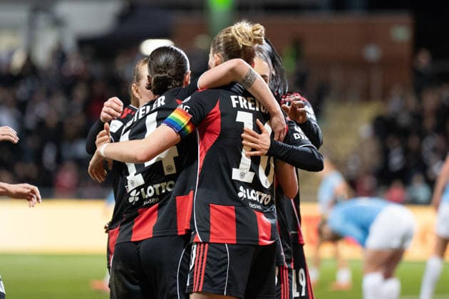 23 02 2026, xhfmx, Fußball Google Pixel Frauen Bundesliga, Eintracht Frankfurt SC Freiburg Geraldine Reuteler Eintracht Frankfurt Frauen , Laura Freigang Eintracht Frankfurt Frauen , Nicole Anyomi Eintracht Frankfurt Frauen bejubeln das 1 0 gegen Freiburg, Tor, Goal, Jubel, Celebration DFL DFB REGULATIONS PROHIBIT ANY USE OF PHOTOGRAPHS as IMAGE SEQUENCES and or QUASI VIDEO Frankfurt am Main