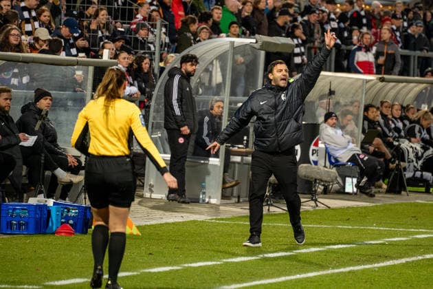 Germany Soccer Google Pixel Women Bundesliga 2025 2026 Eintracht Frankfurt vs SC Freiburg 19 Matchday At Brentanobad Stadium Frankfurt during the match Edmond Kapllani Head Coach, SC Freiburg Copyright: xOrhanxHabashx