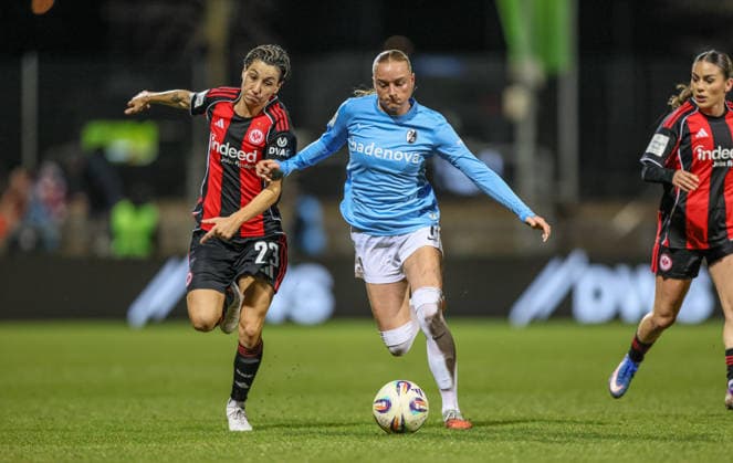 GER, Frankfurt, Eintracht Frankfurt vs SC Freiburg, Google Pixel Bundesliga, Football, DFB, Season 2025 2026, Stadion am Brentanobad, 19 Matchday in picture f l Sara Doorsoun Eintracht Frankfurt Women 23 , Tessa Blumenberg SC Freiburg Women 7 , Duel DFB DFL REGULATIONS PROHIBIT ANY USE OF PHOTOGRAPHS AS IMAGE SEQUENCES AND OR QUASI VIDEO, 23 02 2026 Copyright: HMBxMedia HendrikxHamelau
