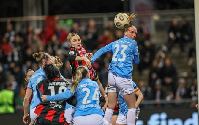 GER, Frankfurt, Eintracht Frankfurt vs SC Freiburg, Google Pixel Bundesliga, Football, DFB, Season 2025 2026, Stadion am Brentanobad, 19 Matchday in picture f l Jella Veit Eintracht Frankfurt Women 25 , Luca Birkholz SC Freiburg Women 23 , Kopfball DFB DFL REGULATIONS PROHIBIT ANY USE OF PHOTOGRAPHS AS IMAGE SEQUENCES AND OR QUASI VIDEO, 23 02 2026 Copyright: HMBxMedia HendrikxHamelau