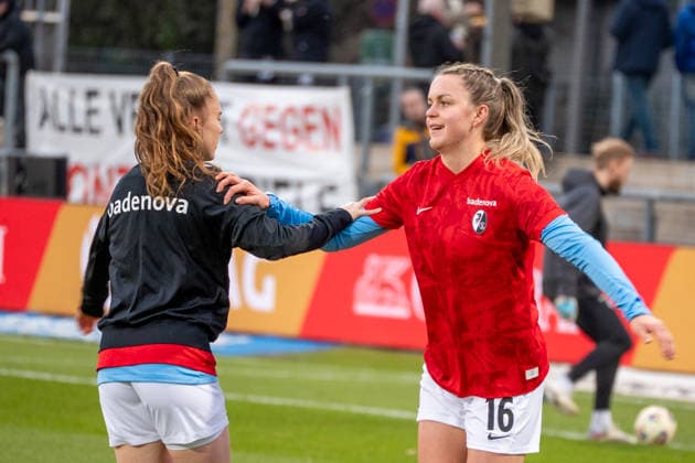 Germany Soccer Google Pixel Womens Bundesliga 2025 2026 Eintracht Frankfurt vs SC Freiburg 19 Matchday Am Brentanobad Stadion Frankfurt Warm Up Greta Stegemann SC Freiburg, 16 Copyright: xOrhanxHabashx