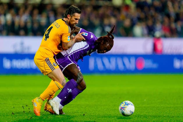 ACF Fiorentina v Pisa SC - Serie A Enilive Antonio Caracciolo of Pisa SC and Moise Kean of ACF Fiorentina compete for the ball during the serie Serie A Enilive match between ACF Fiorentina and Pisa SC at Stadio Artemio Franchi on February 23, 2026 in Florence, Italy Florence Stadio Artemio Franchi Tuscany Italy Copyright: xGiuseppexMaffiax 260223_SerieA_Fiorentina-Pisa_GM_06310