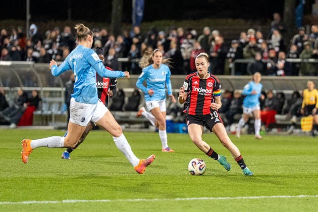 23 02 2026, xhfmx, Fußball Google Pixel Frauen Bundesliga, Eintracht Frankfurt SC Freiburg v l Meret Felde SC Freiburg Frauen , Laura Freigang Eintracht Frankfurt Frauen DFL DFB REGULATIONS PROHIBIT ANY USE OF PHOTOGRAPHS as IMAGE SEQUENCES and or QUASI VIDEO Frankfurt am Main