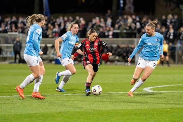 23 02 2026, xhfmx, Soccer Google Pixel Women Bundesliga, Eintracht Frankfurt SC Freiburg v l Meret Felde SC Freiburg Women , Lisa Karl SC Freiburg Women , Ereleta Memeti Eintracht Frankfurt Women , Julia Stierli SC Freiburg Women DFL DFB REGULATIONS PROHIBIT ANY USE OF PHOTOGRAPHS as IMAGE SEQUENCES and or QUASI VIDEO Frankfurt am Main