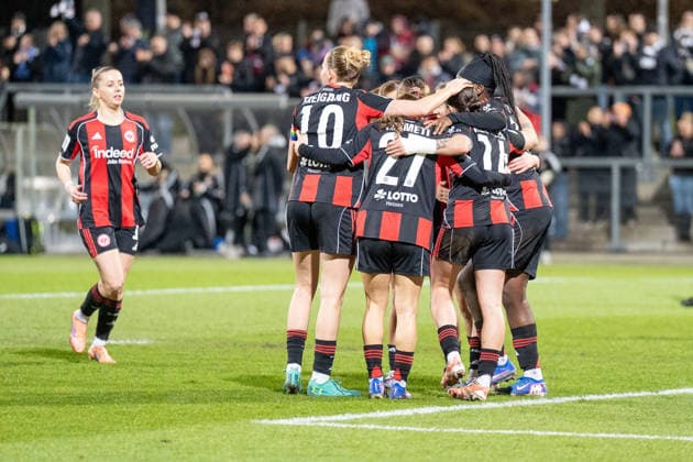 23 02 2026, xhfmx, Fußball Google Pixel Frauen Bundesliga, Eintracht Frankfurt SC Freiburg Die Eintracht Frankfurt Frauen bejubeln das 2 0 durch Elisa Senß Eintracht Frankfurt Frauen gegen den SC Freiburg Tor, Goal, Jubel, Celebration DFL DFB REGULATIONS PROHIBIT ANY USE OF PHOTOGRAPHS as IMAGE SEQUENCES and or QUASI VIDEO Frankfurt am Main