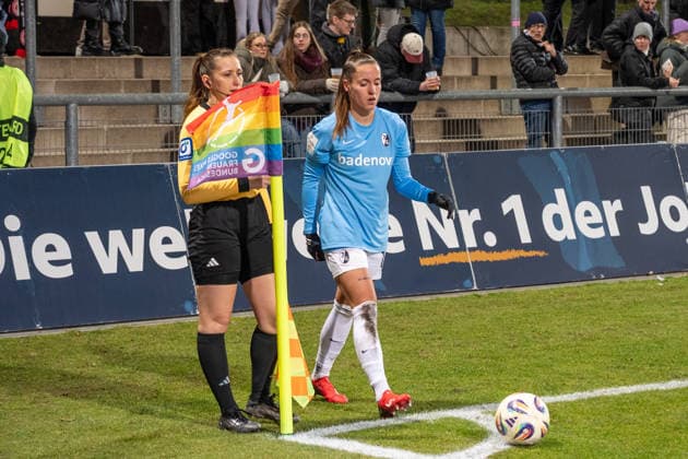 Germany Soccer Google Pixel Womens Bundesliga 2025 2026 Eintracht Frankfurt vs SC Freiburg 19 Matchday Am Brentanobad Stadion Frankfurt at corner kick Selina Vobian SC Freiburg,10 Copyright: xOrhanxHabashx