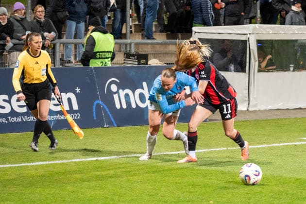 Germany Soccer Google Pixel Womens Bundesliga 2025 2026 Eintracht Frankfurt vs SC Freiburg 19 Matchday Am Brentanobad Stadion Frankfurt in action Nina Lührßen Eintracht Frankfurt,11 Nia Szenk SC Freiburg, 19 Copyright: xOrhanxHabashx