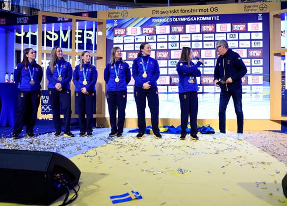 STOCKHOLM, SWEDEN 20260223 Jan Rippe jokes with four-time Olympic medalist in long jump Ebba Andersson as she and Olympic gold medalist curling team Hasselborg are celebrated at the Olympiafestivalen Westfield Mall of Scandinavia in Solna on Monday. STOCKHOLM SWEDEN x60160x *** STOCKHOLM, SWEDEN 20260223 Jan Rippe jokes with four time Olympic medalist in long jump Ebba Andersson as she and Olympic gold medalist curling team Hasselborg are celebrated at the Olympiafestivalen Westfield Mall of Scandinavia in Solna on Monday STOCKHOLM SWEDEN x60160x  Copyright: xStefanxJerrevang TTx HOMECOMING OCCASIONS