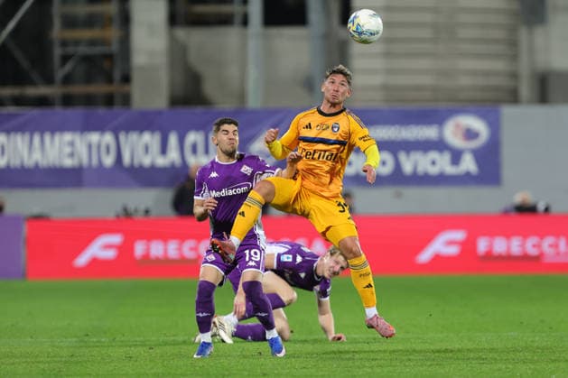ACF Fiorentina v Pisa SC - Campionato Serie A Manor Solomon of ACF Fiorentina and Felipe Loyola of Pisa SC ,battle for the ball during the Italian Serie A football match between ACF Fiorentina and Pisa SC,on February 23 ,2026 at the Artemio-Franchi stadium in Florence. Firenze FI Italy  Copyright: xAndreaxMartinix originalFilename:martini-acffiore260223_npeme.jpg