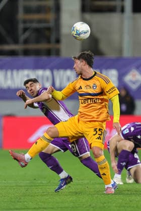 ACF Fiorentina v Pisa SC - Campionato Serie A Manor Solomon of ACF Fiorentina and Felipe Loyola of Pisa SC ,battle for the ball during the Italian Serie A football match between ACF Fiorentina and Pisa SC,on February 23 ,2026 at the Artemio-Franchi stadium in Florence. Firenze FI Italy  Copyright: xAndreaxMartinix originalFilename:martini-acffiore260223_npQI4.jpg