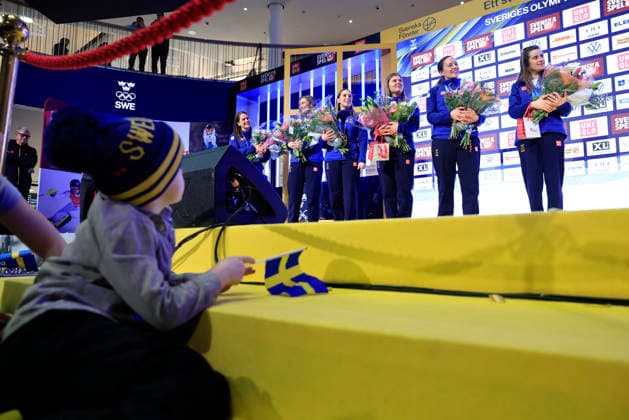 STOCKHOLM, SWEDEN 20260223 Jan Rippe jokes with four-time Olympic medalist in long jump Ebba Andersson as she and Olympic gold medalist curling team Hasselborg are celebrated at the Olympiafestivalen Westfield Mall of Scandinavia in Solna on Monday. STOCKHOLM SWEDEN x60160x *** STOCKHOLM, SWEDEN 20260223 Jan Rippe jokes with four time Olympic medalist in long jump Ebba Andersson as she and Olympic gold medalist curling team Hasselborg are celebrated at the Olympiafestivalen Westfield Mall of Scandinavia in Solna on Monday STOCKHOLM SWEDEN x60160x  Copyright: xStefanxJerrevang TTx HOMECOMING OCCASIONS
