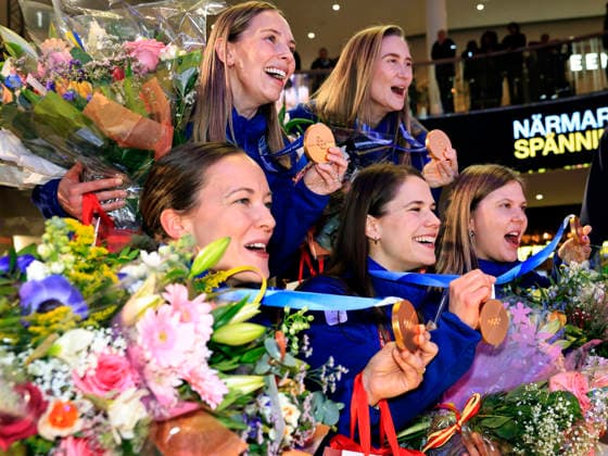 STOCKHOLM, SWEDEN 20260223 Olympic gold medalists in curling Team Hasselborg, top, Sofia Scharback and Sara McManus, bottom, Agnes Knochenhauer, Anna Hasselborg and Johanna Heldin are celebrated at the Olympiafestivalen Westfield Mall of Scandinavia in Solna on Monday. STOCKHOLM SWEDEN x60160x *** STOCKHOLM, SWEDEN 20260223 Olympic gold medalists in curling Team Hasselborg, top, Sofia Scharback and Sara McManus, bottom, Agnes Knochenhauer, Anna Hasselborg and Johanna Heldin are celebrated at the Olympiafestivalen Westfield Mall of Scandinavia in Solna on Monday STOCKHOLM SWEDEN x60160x  Copyright: xStefanxJerrevang TTx HOMECOMING OCCASIONS