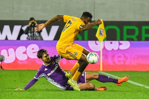 Rafiu Adekunle Durosinmi (Pisa) thwarted by Luca Ranieri (Fiorentina) during ACF Fiorentina vs Pisa SC, Italian soccer Serie A match in Florence, Italy, February 23 2026  Copyright: xFabioxFagiolini IPAxSportx xipa-agency.netx xx IPA_71938138 IPA_Agency_IPA71938138