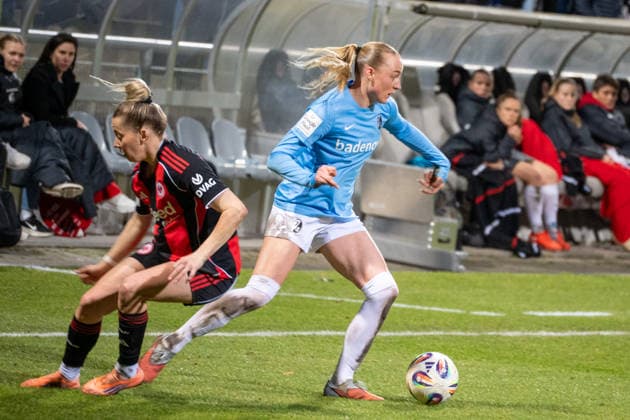 Germany Soccer Google Pixel Women Bundesliga 2025 2026 Eintracht Frankfurt vs SC Freiburg 19 Matchday Am Brentanobad Stadion Frankfurt am Ball Tessa Blumenberg SC Freiburg,7 Copyright: xOrhanxHabashx