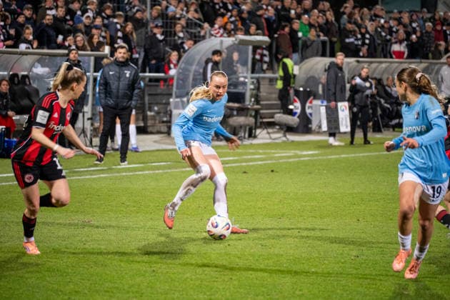 Germany Soccer Google Pixel Women Bundesliga 2025 2026 Eintracht Frankfurt vs SC Freiburg 19 Matchday Am Brentanobad Stadion Frankfurt am Ball Tessa Blumenberg SC Freiburg,7 Copyright: xOrhanxHabashx