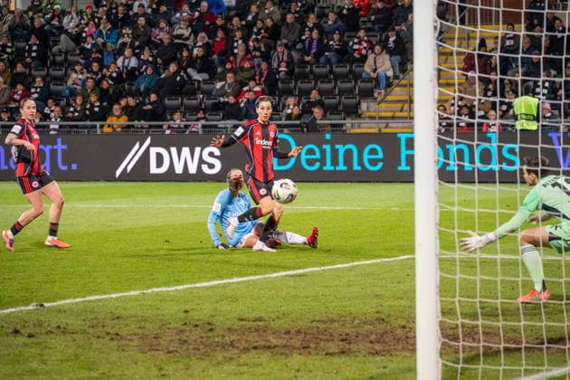 Germany Soccer Google Pixel Women Bundesliga 2025 2026 Eintracht Frankfurt vs SC Freiburg 19 Matchday Am Brentanobad Stadion Frankfurt missed goal Selina Vobian SC Freiburg,10 Lina Altenburg Eintracht Frankfurt,12 Copyright: xOrhanxHabashx