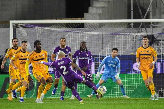 CALCIO - Serie A - ACF Fiorentina vs Pisa SC Domilson Cordeiro Dos Santos Dodo (Fiorentina) shoots towards the goal during ACF Fiorentina vs Pisa SC, Italian soccer Serie A match in Florence, Italy, February 23 2026 Florence Italy  Copyright: xIPAxSport ABACAx
