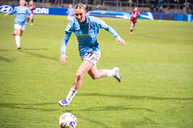 Germany Soccer Google Pixel Women Bundesliga 2025 2026 Eintracht Frankfurt vs SC Freiburg 19 Matchday Am Brentanobad Stadion Frankfurt on the ball Sophie Nachtigall SC Freiburg,27 Copyright: xOrhanxHabashx