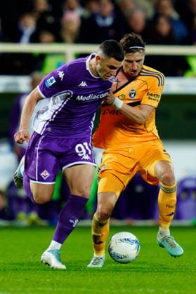 ACF Fiorentina v Pisa SC - Serie A Enilive Rosen Bozhinov of Pisa SC and Roberto Piccoli of ACF Fiorentina compete for the ball during the serie Serie A Enilive match between ACF Fiorentina and Pisa SC at Stadio Artemio Franchi on February 23, 2026 in Florence, Italy Florence Stadio Artemio Franchi Tuscany Italy Copyright: xGiuseppexMaffiax 260223_SerieA_Fiorentina-Pisa_GM_05415