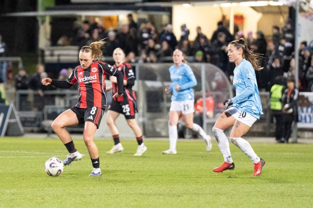 23 02 2026, xhfmx, Fußball Google Pixel Frauen Bundesliga, Eintracht Frankfurt SC Freiburg v l Lisanne Gräwe Eintracht Frankfurt Frauen , Selina Vobian SC Freiburg Frauen DFL DFB REGULATIONS PROHIBIT ANY USE OF PHOTOGRAPHS as IMAGE SEQUENCES and or QUASI VIDEO Frankfurt am Main