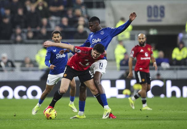 Everton v Manchester Utd, FA Premier League 23.02.26 Everton v Manchester Utd, FA Premier League Bradley Ormesher The Times Harry Maguire of Manchester United, ManU and Thierno Barry of Everton  Copyright: xBradleyxOrmesherx NINTCHDBPICT001061633347