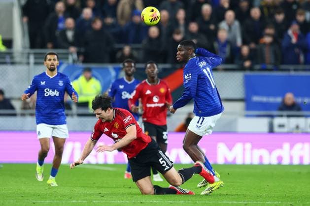 Harry Maguire of Manchester United, ManU and Thierno Barry of Everton Everton v Manchester United, Premier League, Football, Hill Dickinson Stadium, Liverpool, UK - 23 Feb 2026Liverpool Hill Dickinson Stadium United Kingdom EDITORIAL USE ONLY No use with unauthorised audio, video, data, fixture lists, club league logos or live services. Online in-match use limited to 120 images, no video emulation. No use in betting, games or single club league player publications. Copyright: xPaulxCurrie Shutterstockx 16692802ay