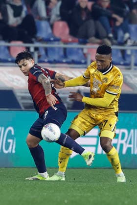 February 23, 2026, Bologna, BOLOGNA: Bologna s Santiago Castro (L) and Udinese s Christian Kabasele in action during the Italian Serie A soccer match Bologna FC vs Udinese Calcio at Renato Dall Ara stadium in Bologna, Italy, 23 February 2026. ANSA SERENA CAMPANINI Serie A: Bologna - Udinese  - ZUMAa110 20260223_zaf_a110_076 Copyright: xSerenaxCampaninix