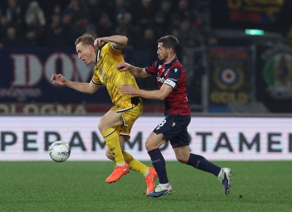 Udinese™s Adam Buksa fight for the ball with Bologna™s Remo Freuler during the Serie A soccer match between Bologna and Udinese at the Renato Dall™Ara Stadium in Bologna -Monday, February 23, 2026. - Soccer .  Copyright: xGiannixSantandrea LaPressex