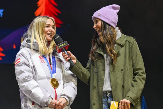 OLYMPICS - Winter Olympic Games, Olympische Spiele, Olympia, OS Milano Cortina 2026 INNSBRUCK,AUSTRIA,23.FEB.26 - OLYMPICS - Winter Olympic Games Milano Cortina 2026, Olympic Team Austria, medal celebration. Image shows Ariane Raedler (AUT) and Karina Toth (ORF).  GEPAxpictures xDanielxSchoenherr